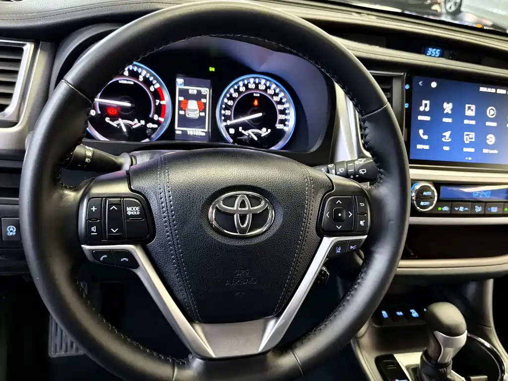 Toyota Highlander — фото 17