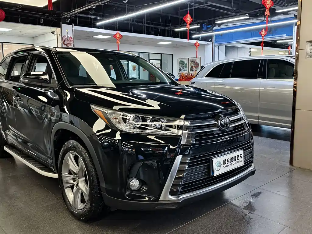 Toyota Highlander — фото 3