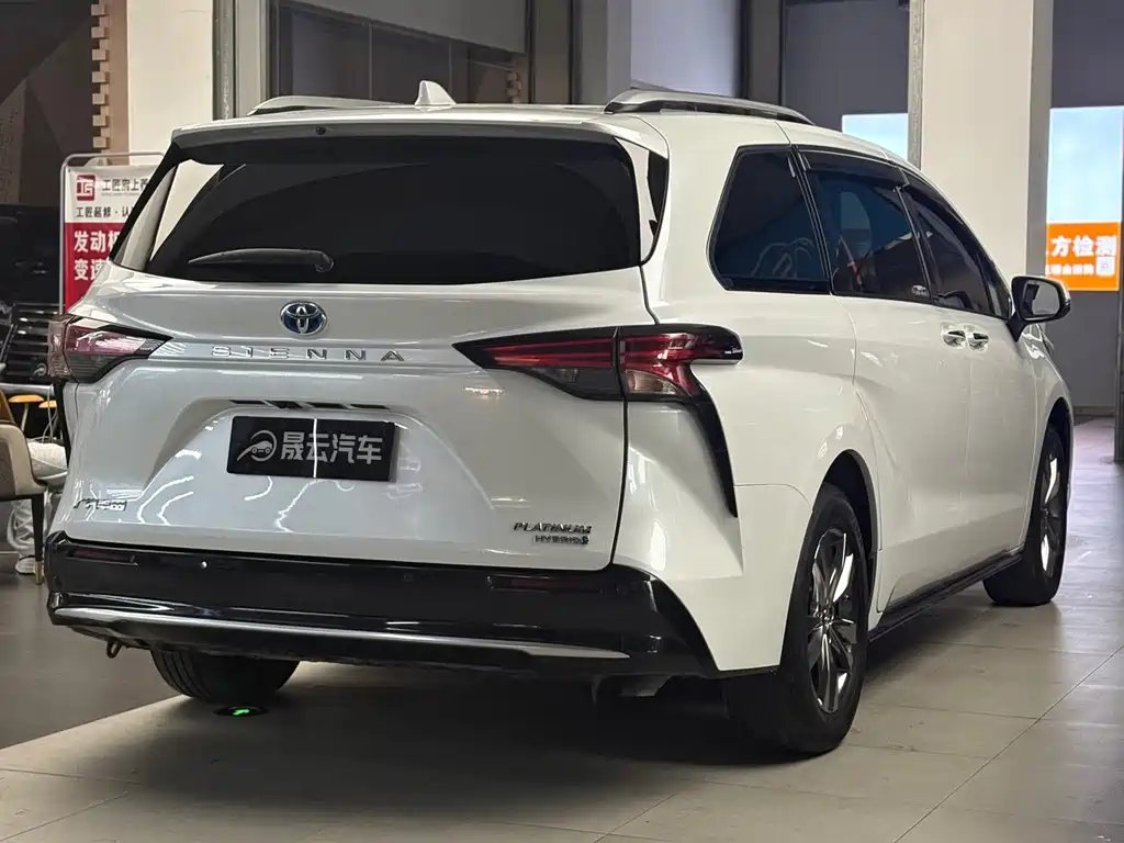 Toyota Sienna — фото 7