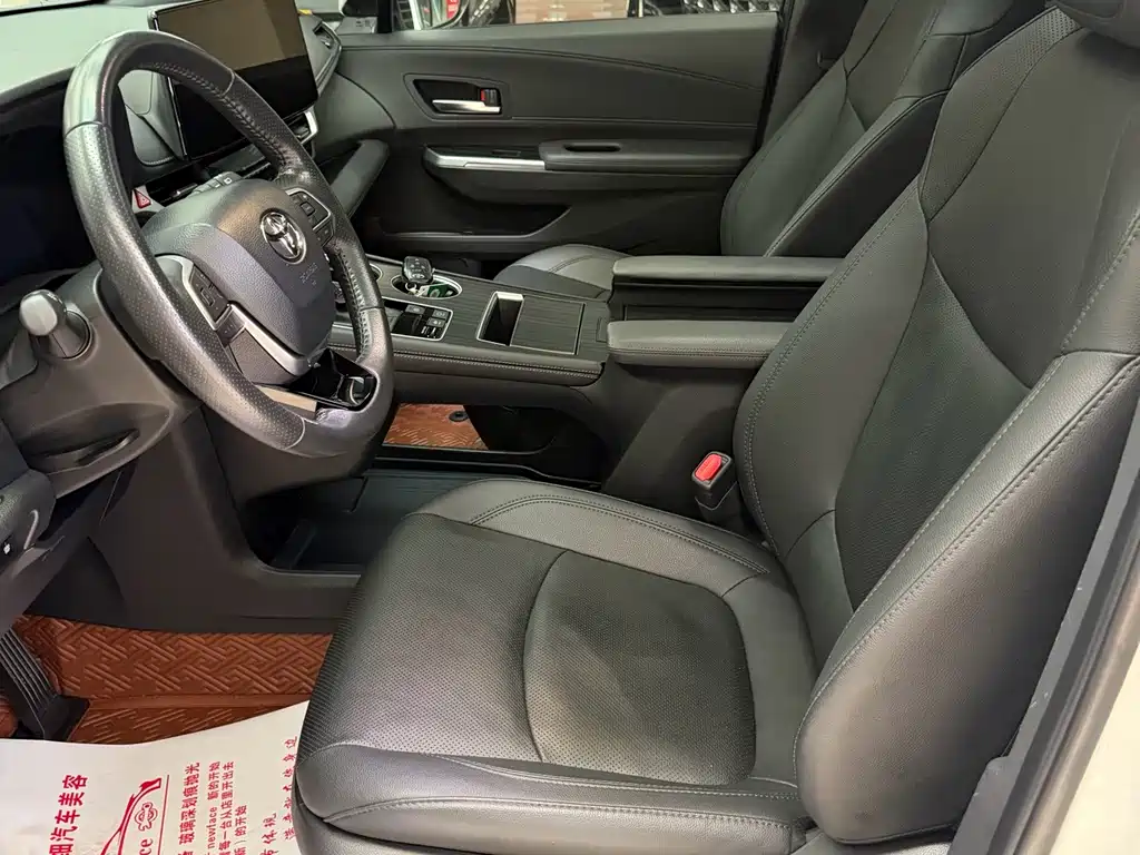Toyota Sienna — фото 4