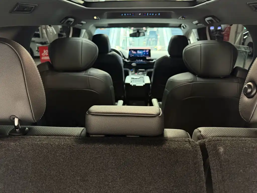 Toyota Sienna — фото 6