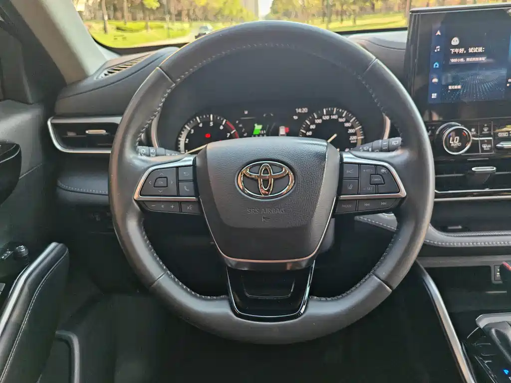 Toyota Highlander — фото 13