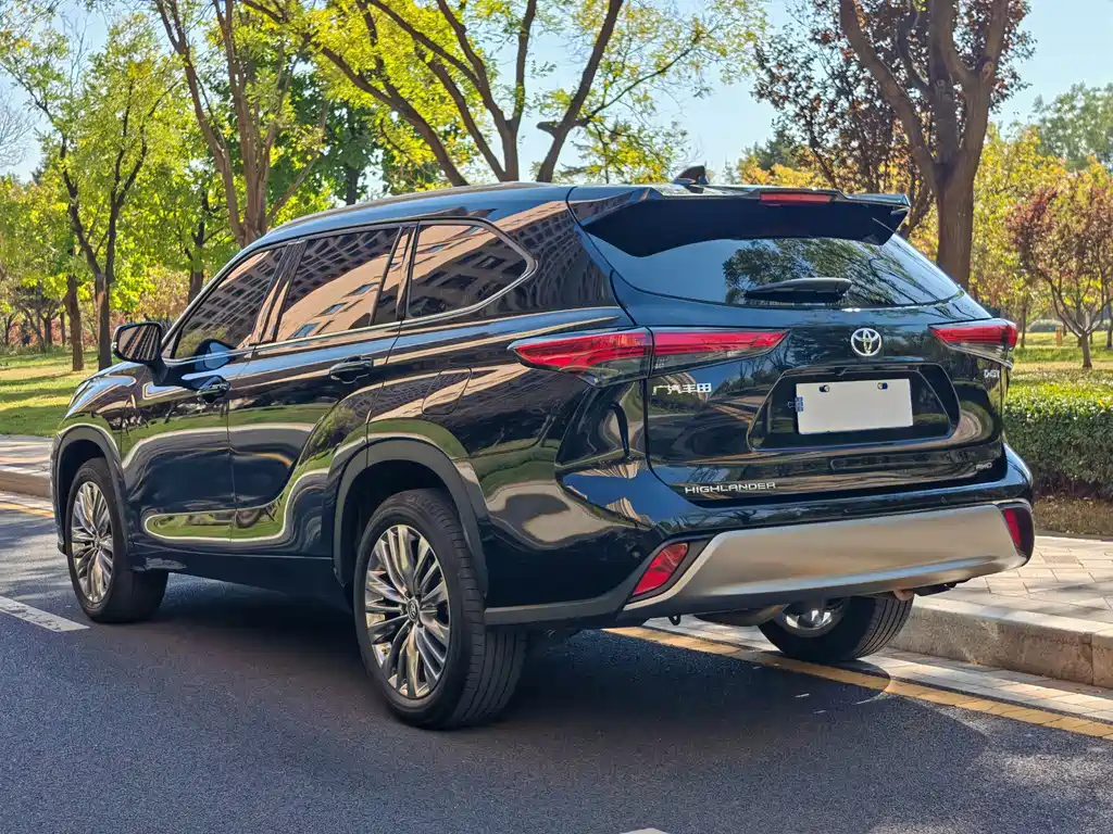 Toyota Highlander — фото 14