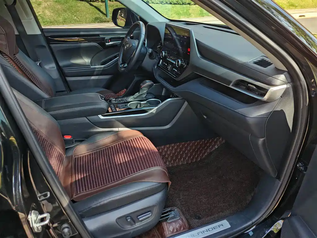Toyota Highlander — фото 10