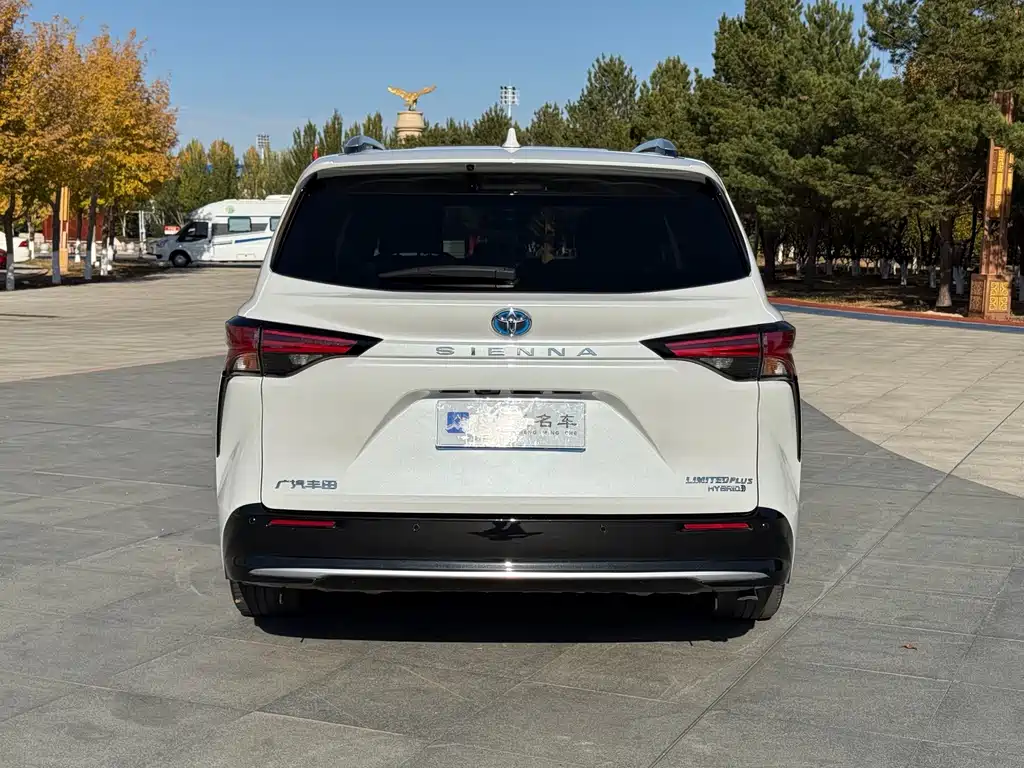 Toyota Sienna — фото 8