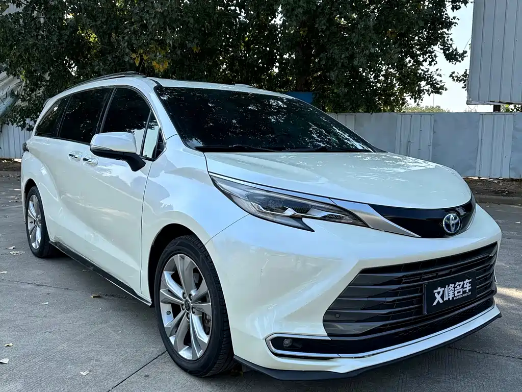 Toyota Sienna — фото 2