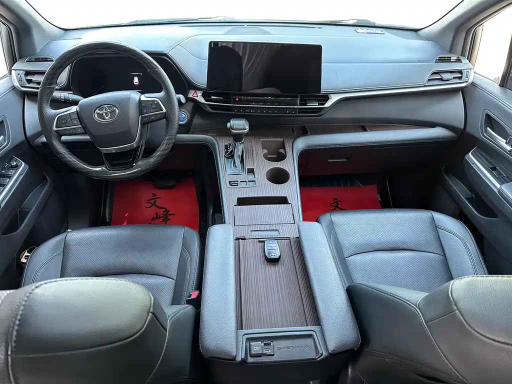 Toyota Sienna — фото 3