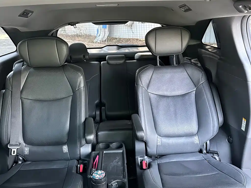 Toyota Sienna — фото 6
