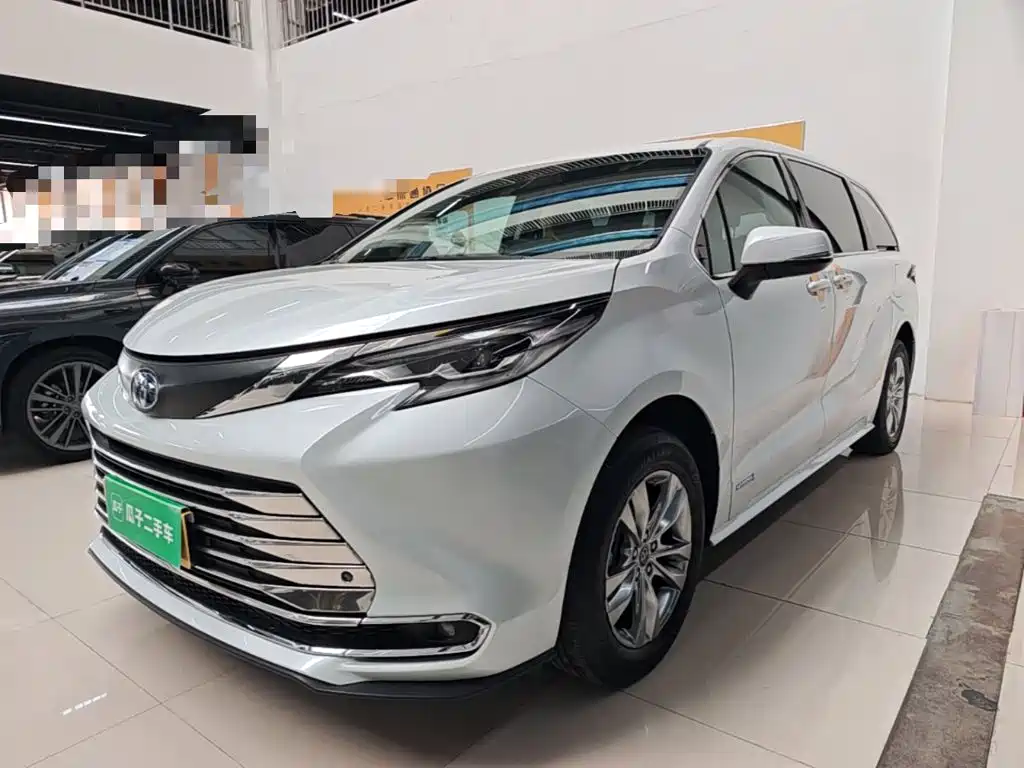 Toyota Sienna — фото 2