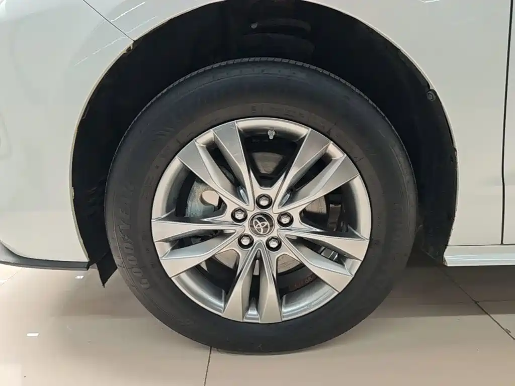 Toyota Sienna — фото 23