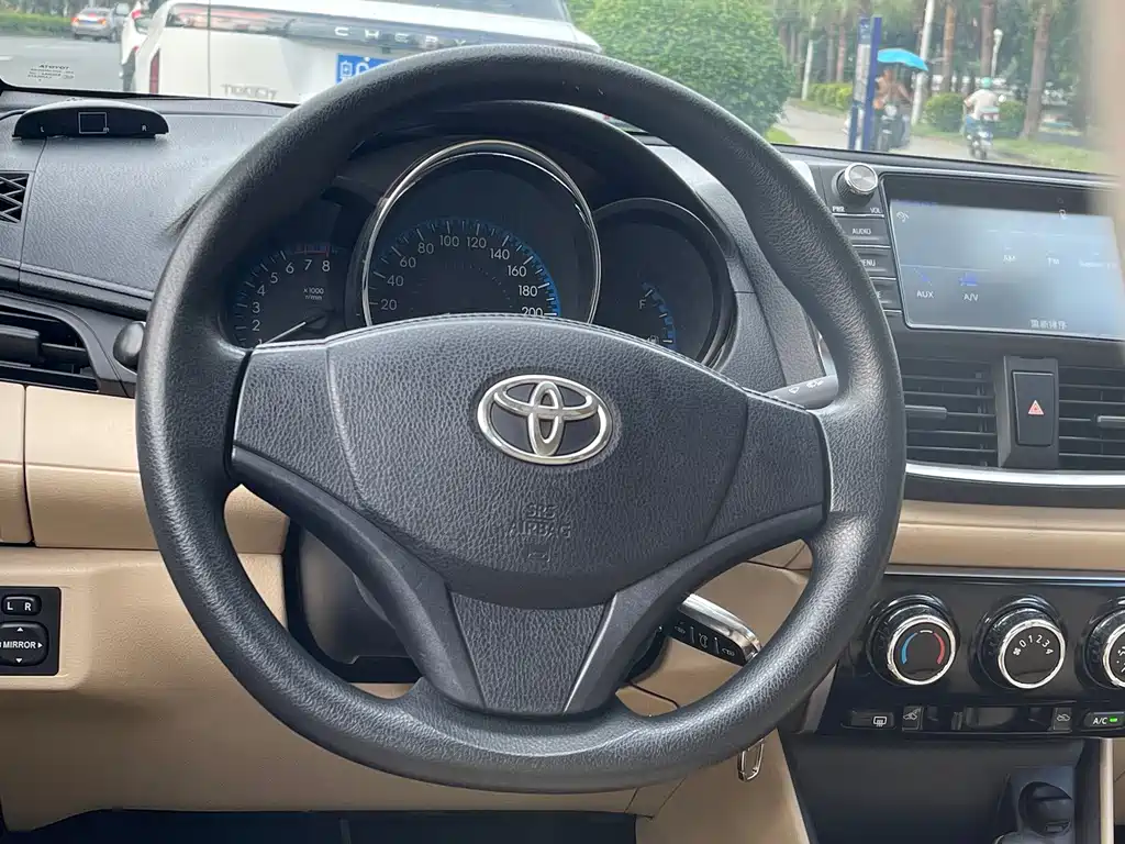 Toyota Vios — фото 8