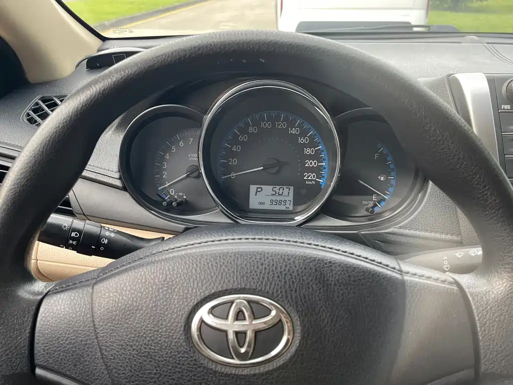 Toyota Vios — фото 10