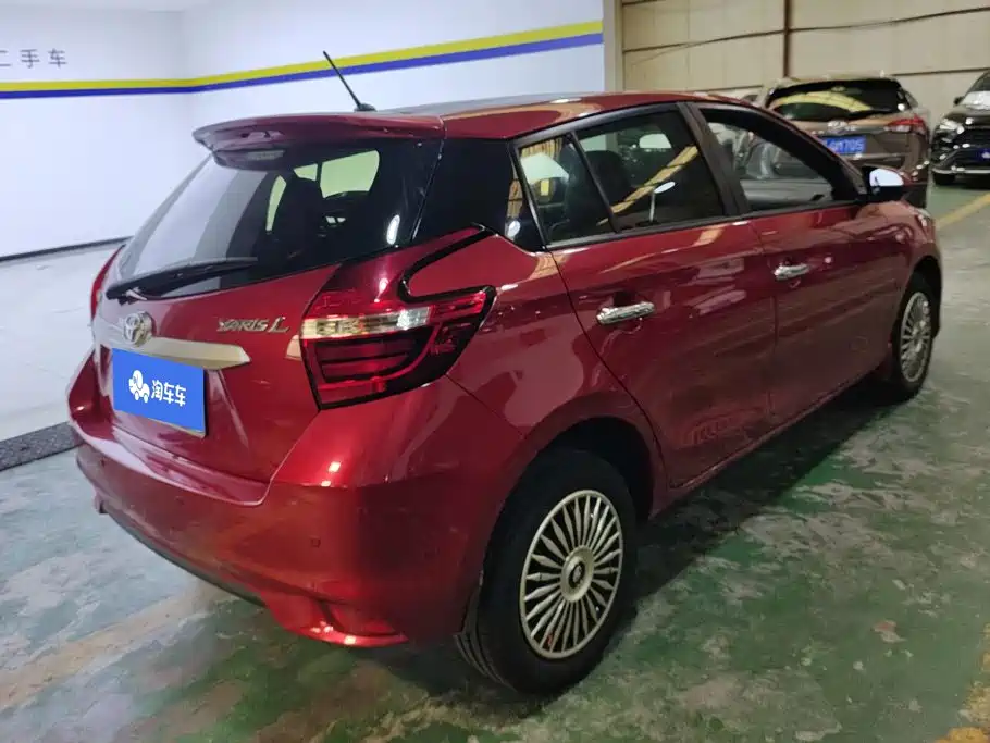 Toyota Yaris L — фото 3