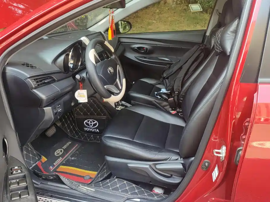 Toyota Yaris L — фото 9
