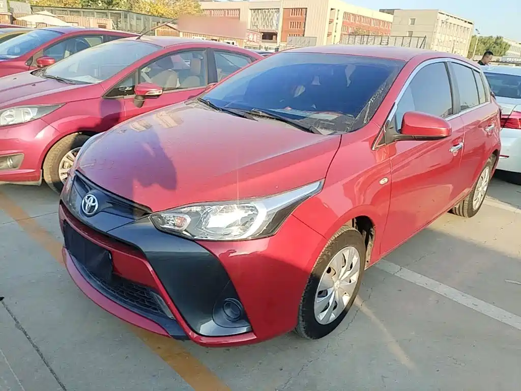 Toyota Yaris L — фото 2