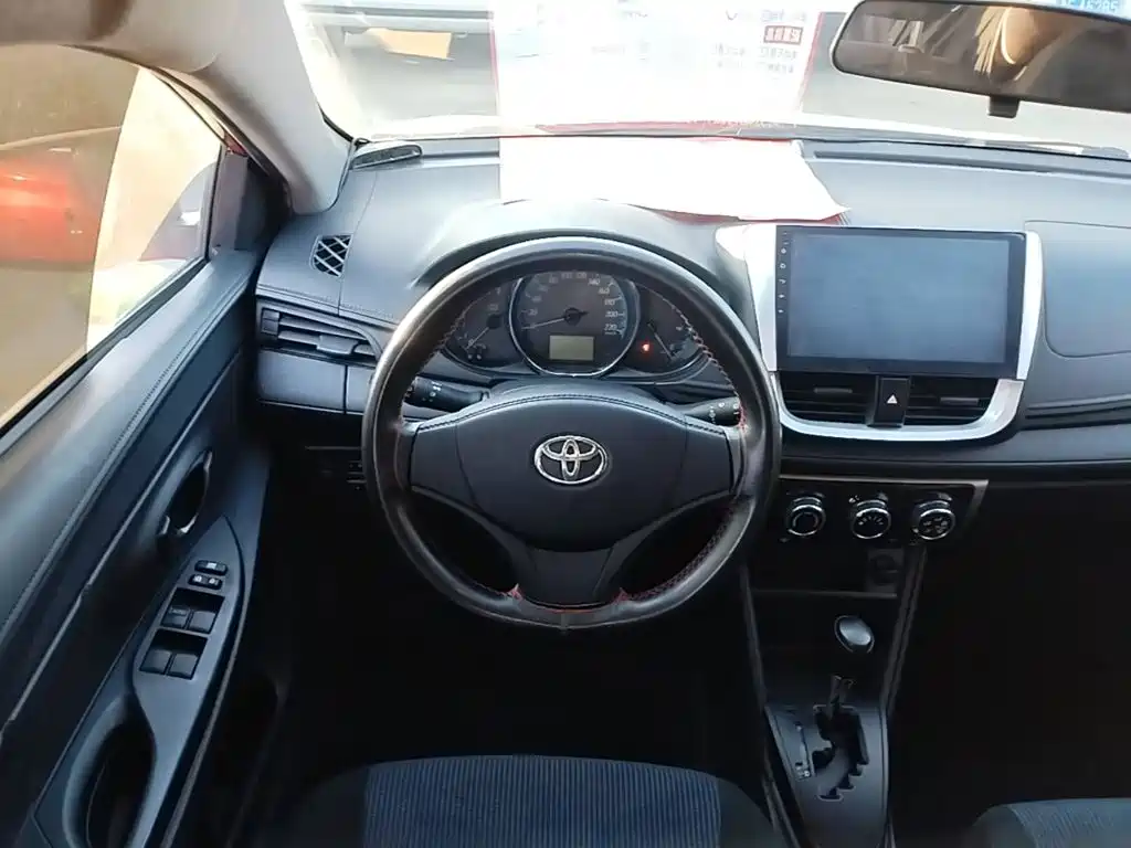 Toyota Yaris L — фото 11