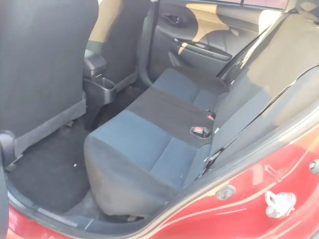Toyota Yaris L — фото 17
