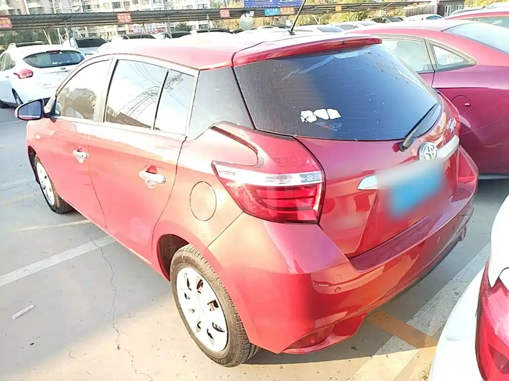 Toyota Yaris L — фото 5