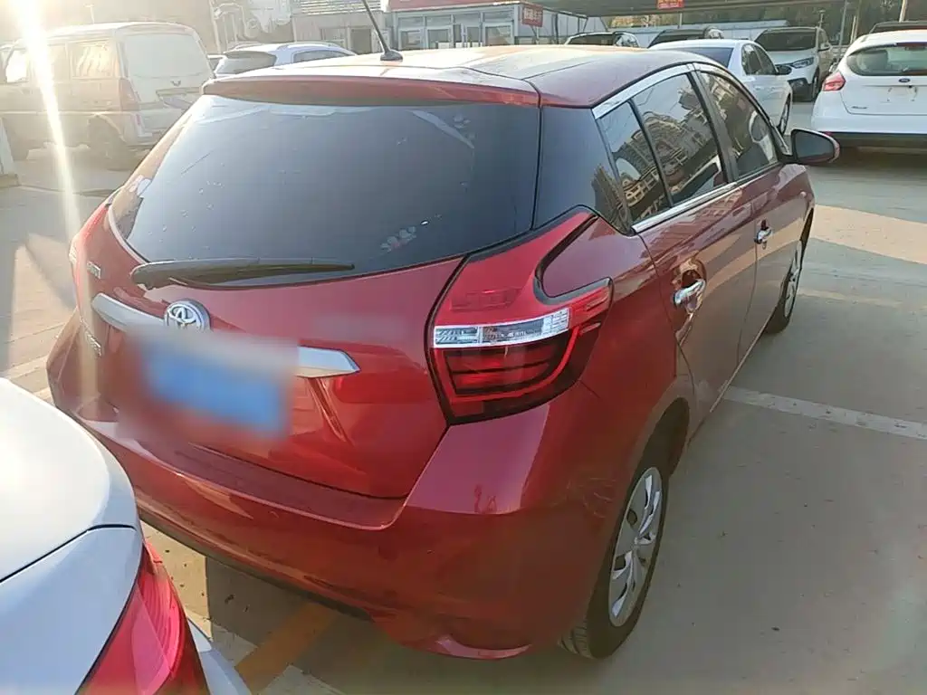 Toyota Yaris L — фото 6