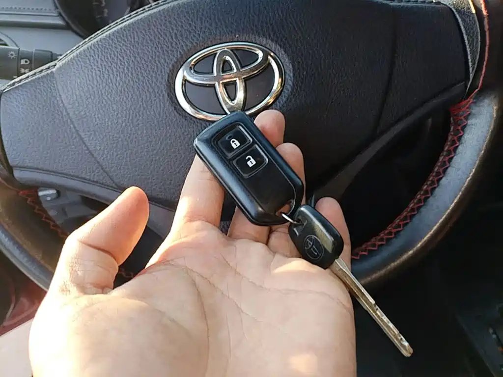Toyota Yaris L — фото 9
