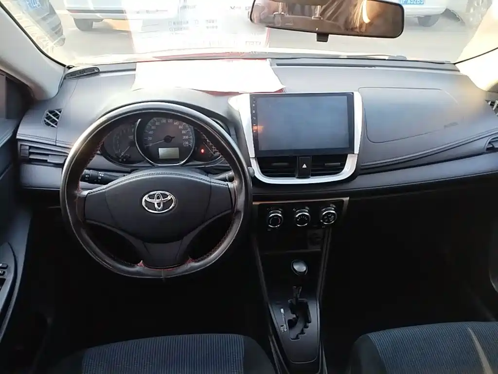 Toyota Yaris L — фото 10