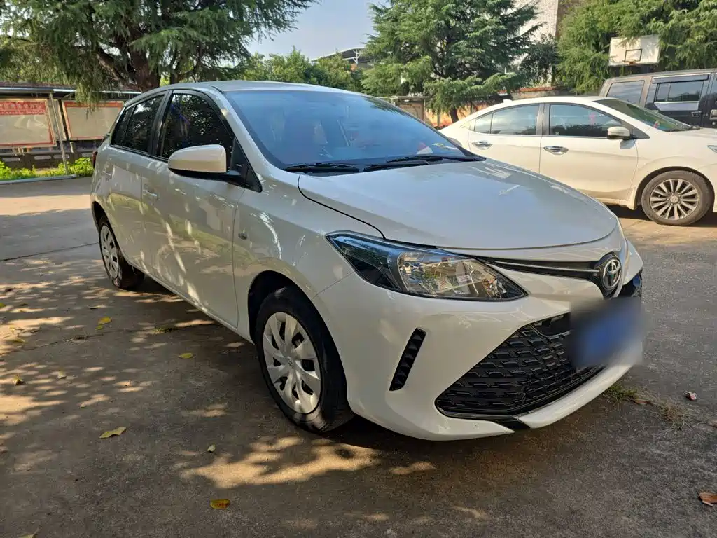 Toyota Vios — фото 4