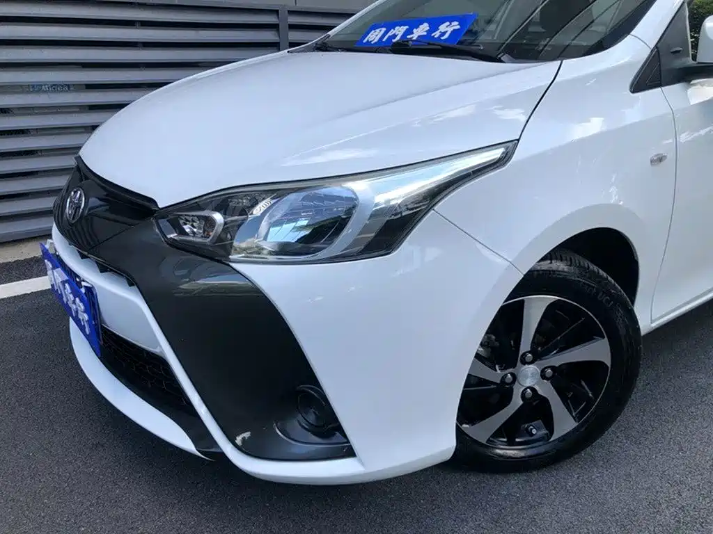 Toyota Yaris L — фото 3