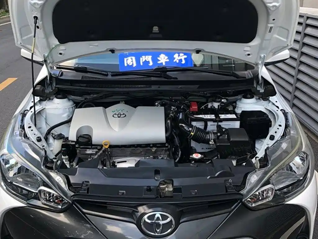 Toyota Yaris L — фото 4