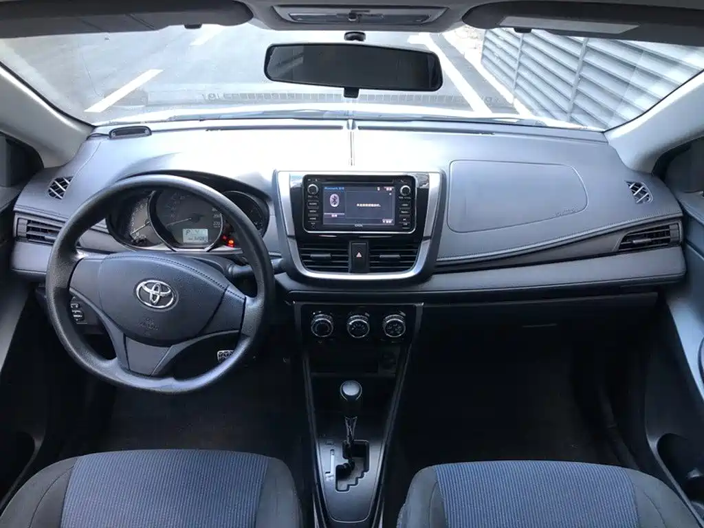 Toyota Yaris L — фото 6