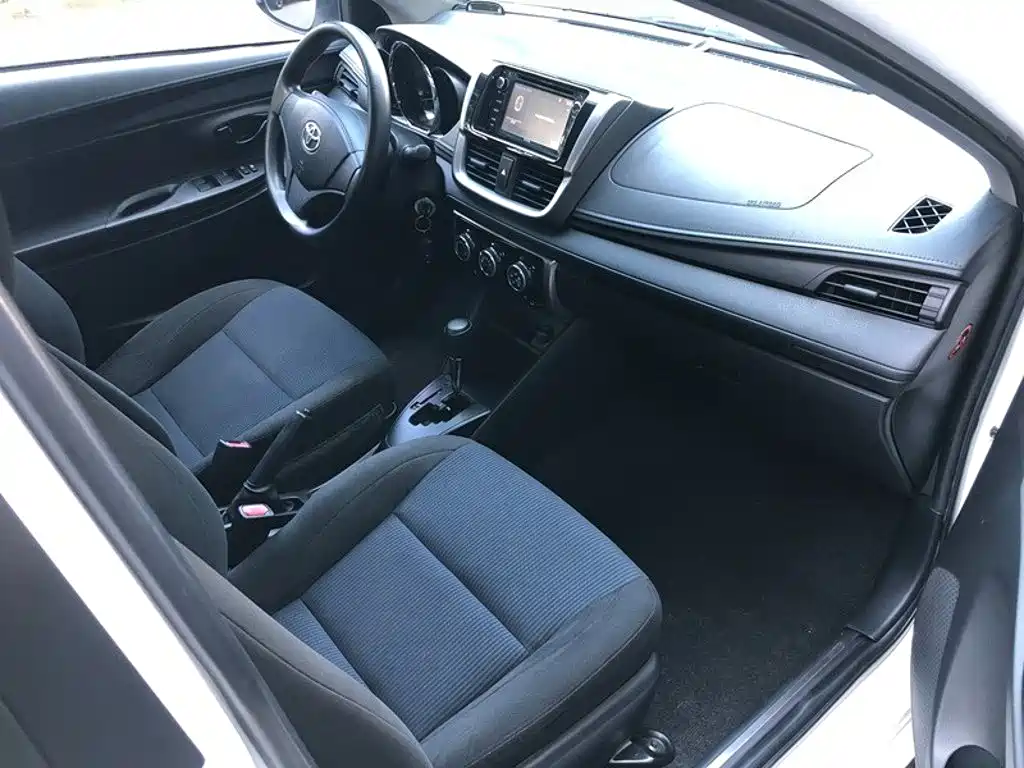 Toyota Yaris L — фото 8