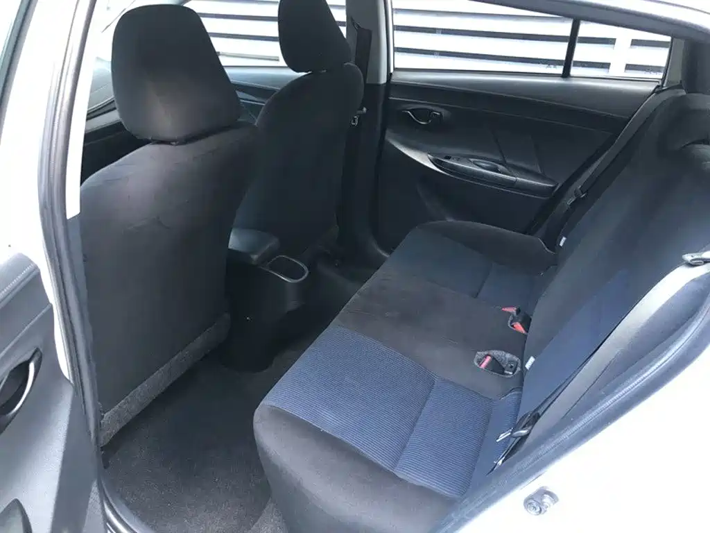 Toyota Yaris L — фото 9