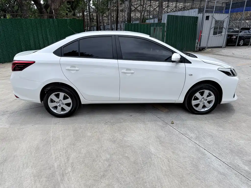 Toyota Vios — фото 4