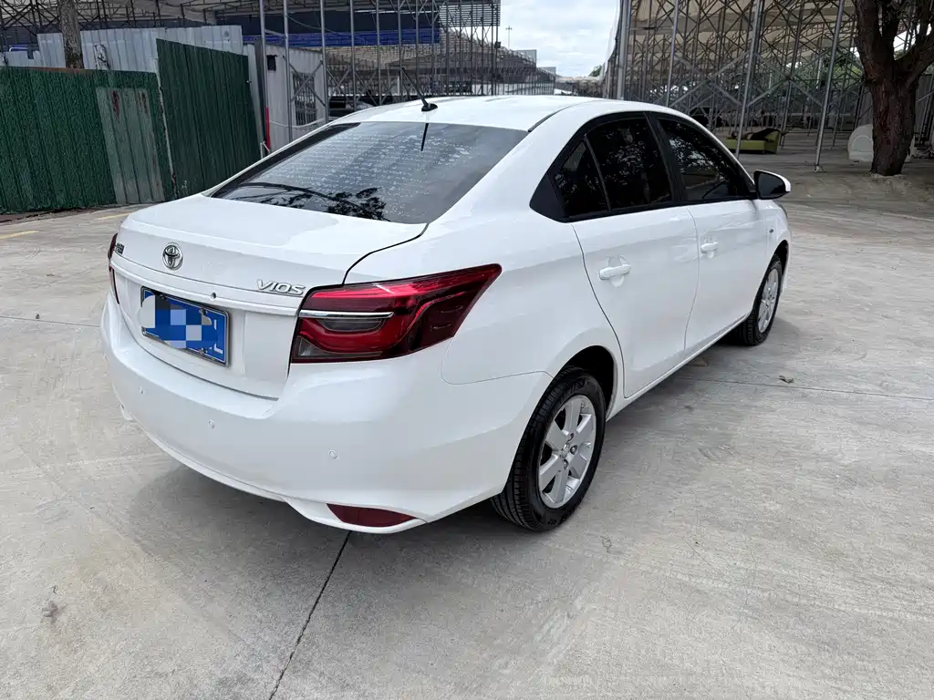 Toyota Vios — фото 5