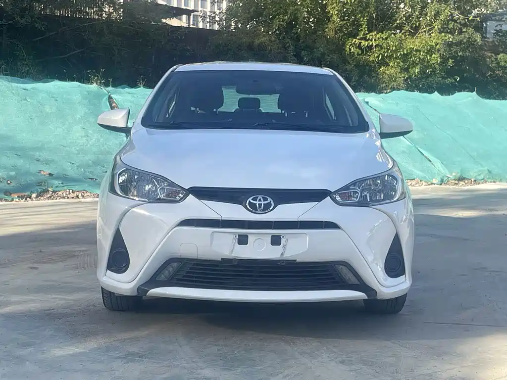 Toyota Yaris L — фото 2