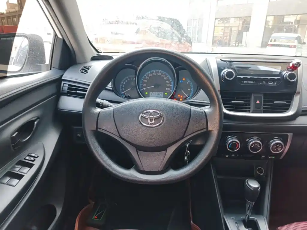 Toyota Vios — фото 11