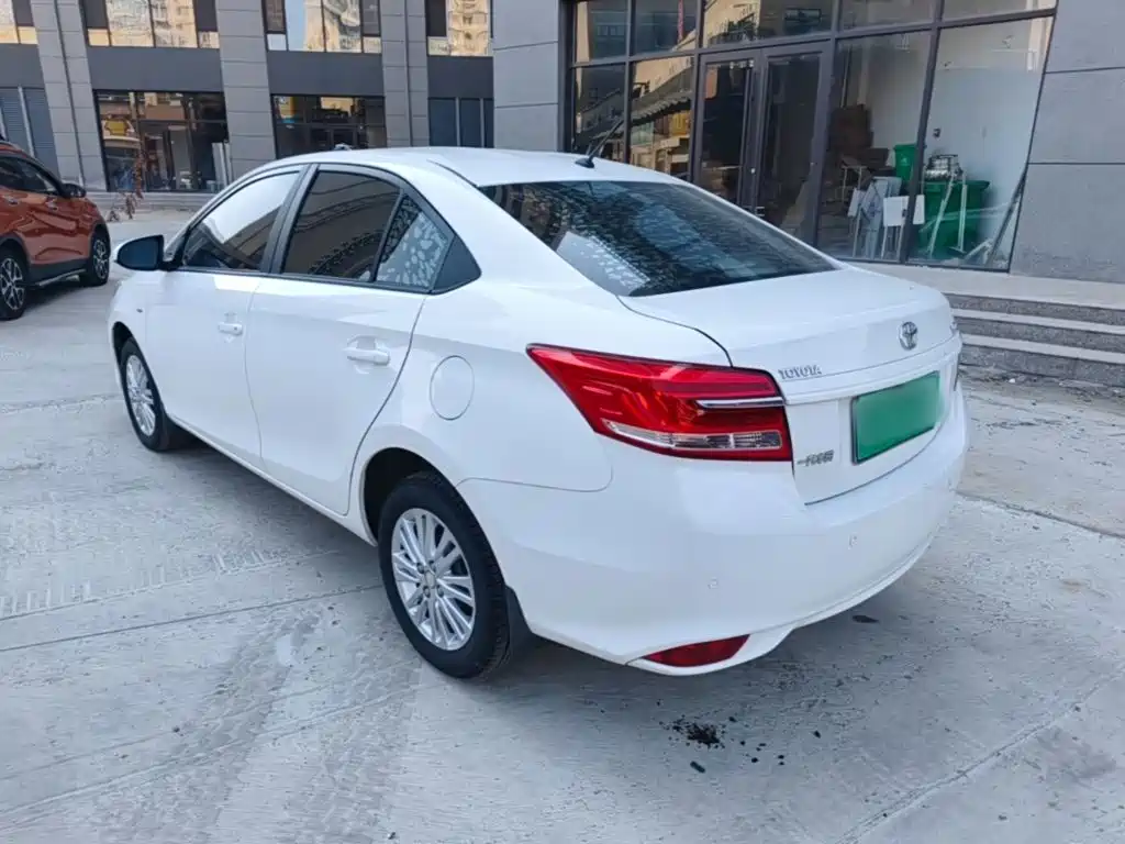 Toyota Vios — фото 5