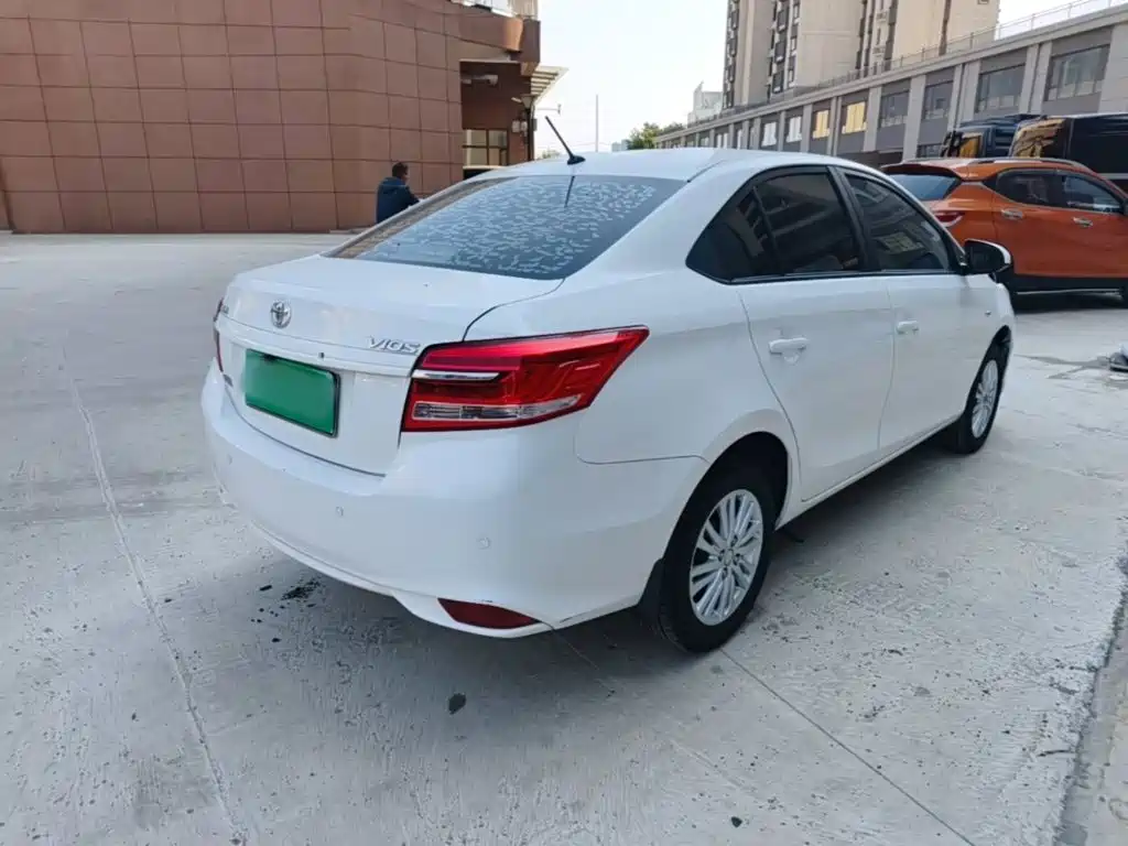 Toyota Vios — фото 7