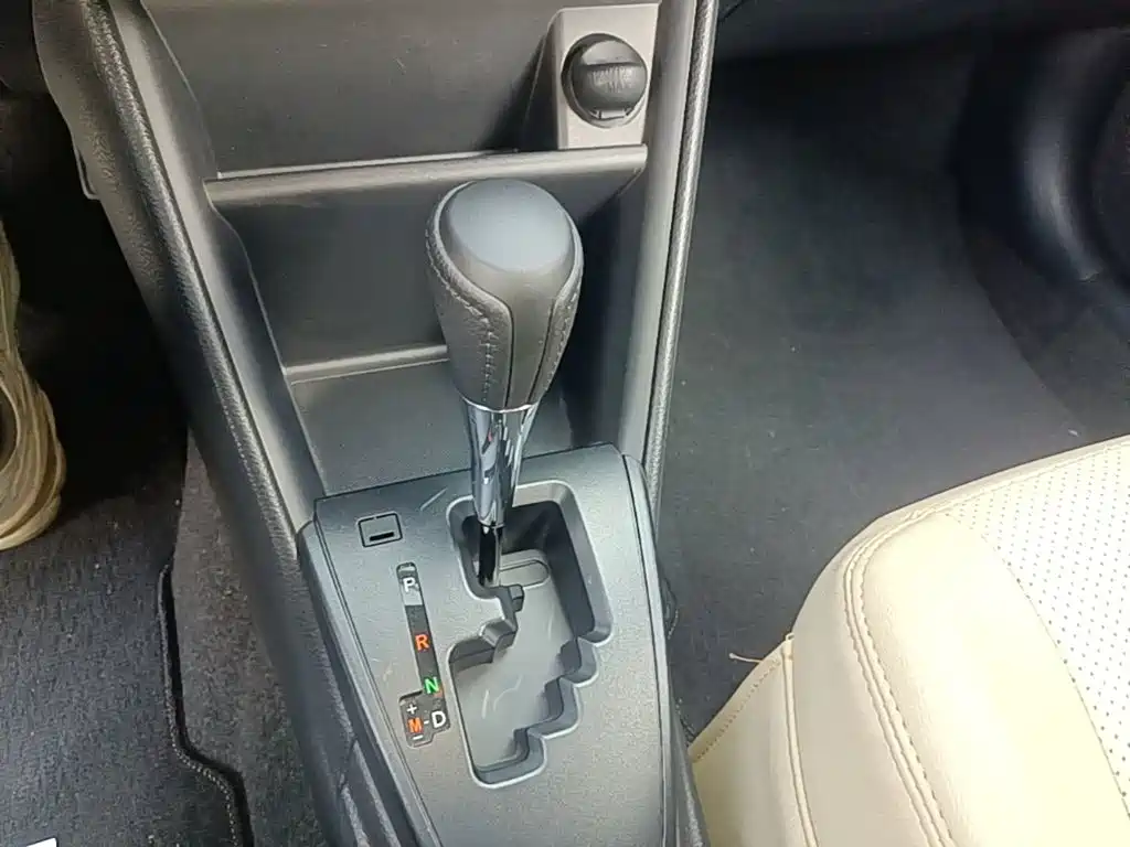 Toyota Yaris L — фото 14
