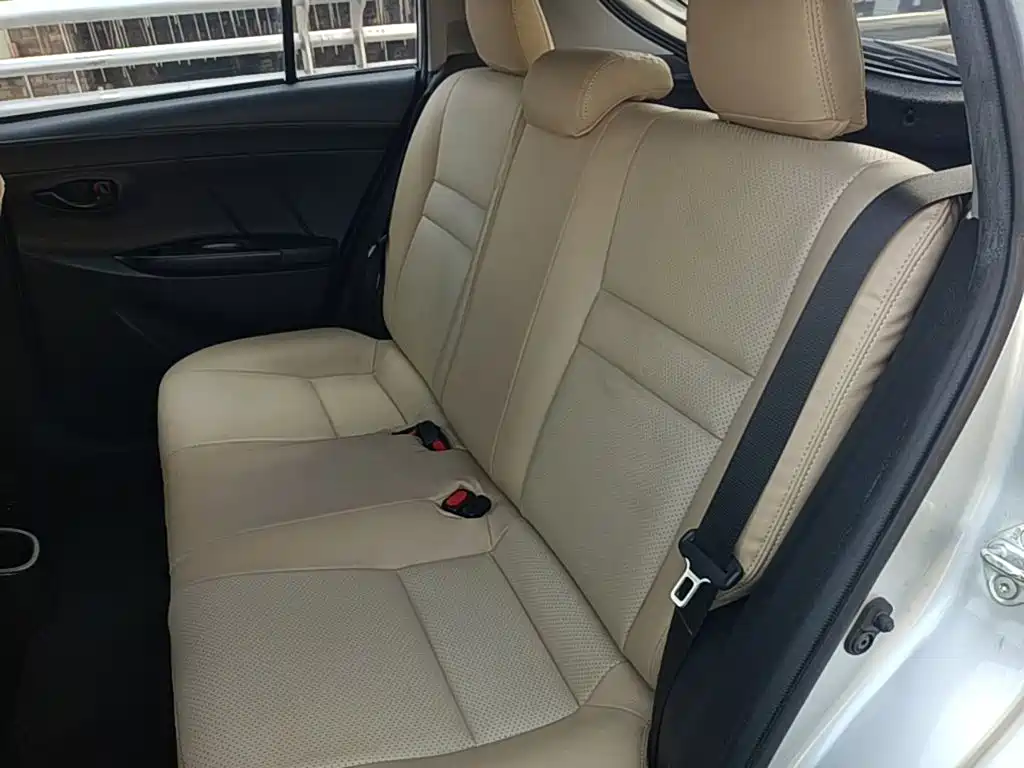 Toyota Yaris L — фото 17