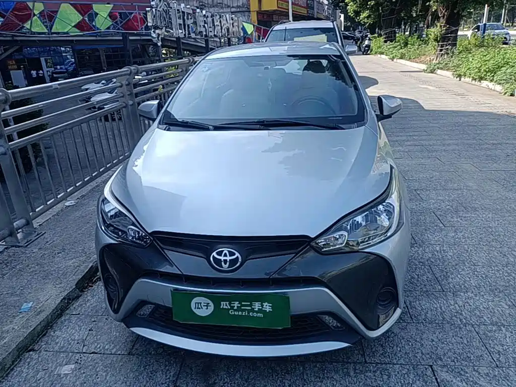 Toyota Yaris L — фото 3