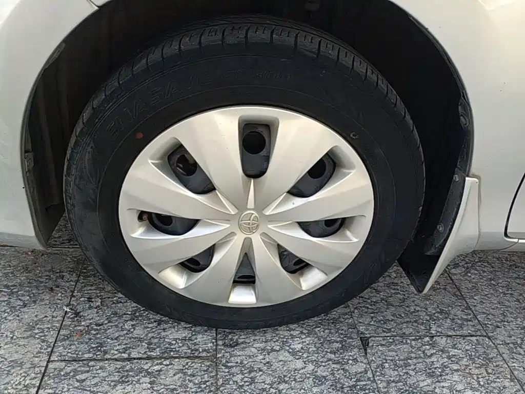 Toyota Yaris L — фото 23