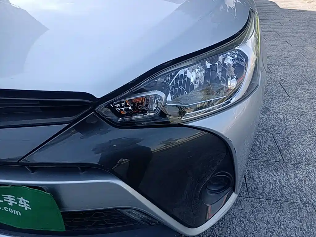 Toyota Yaris L — фото 24