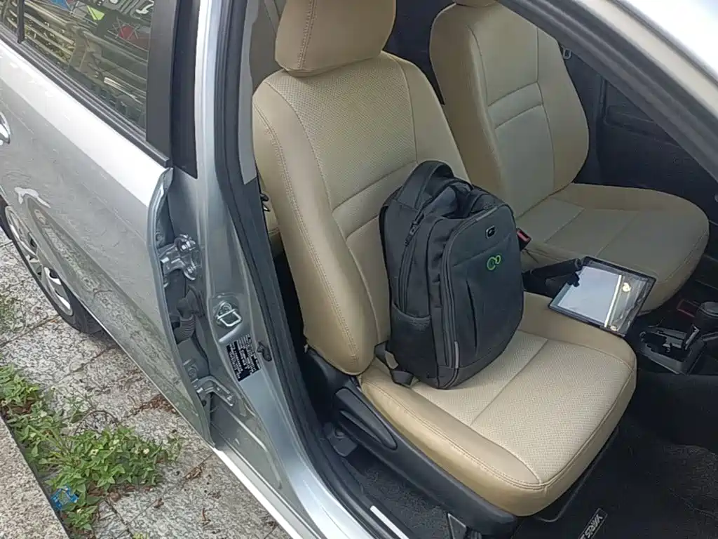 Toyota Yaris L — фото 25