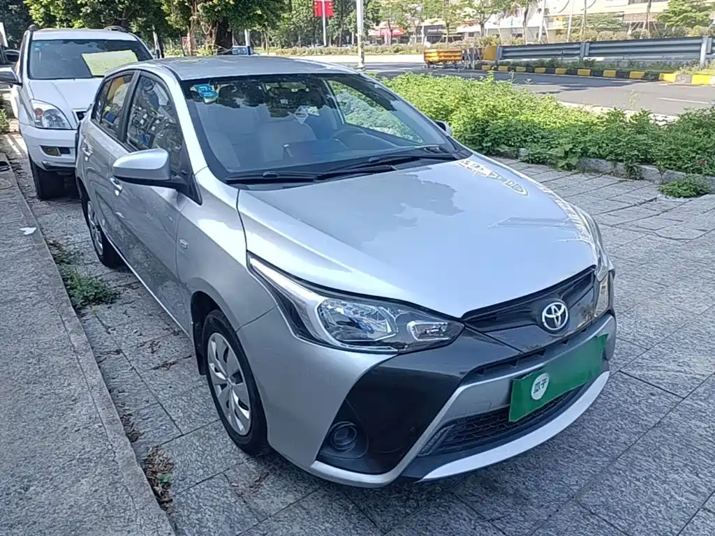 Toyota Yaris L — фото 4