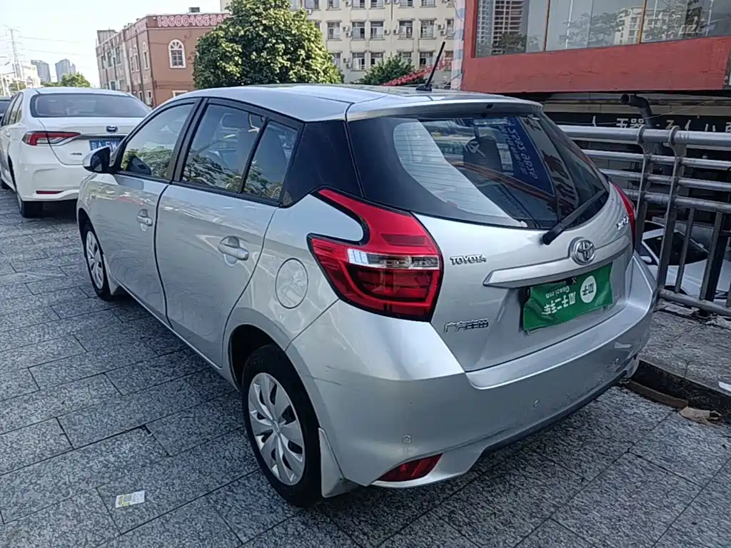 Toyota Yaris L — фото 5