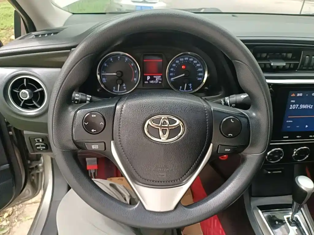 Toyota Corolla — фото 7