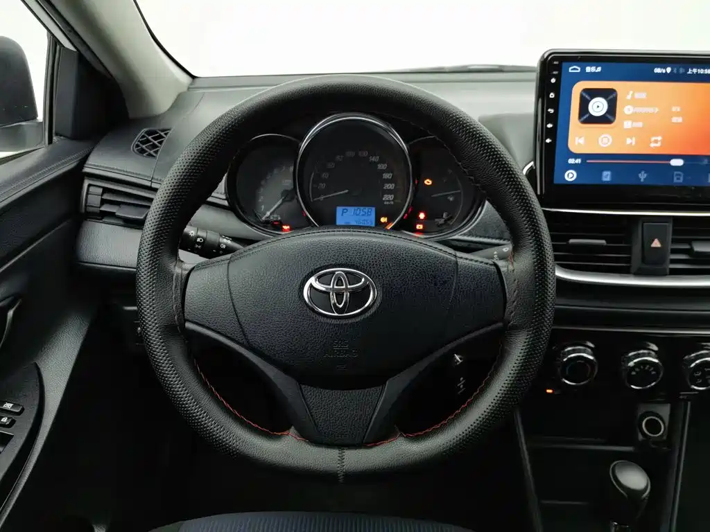 Toyota Yaris L — фото 11
