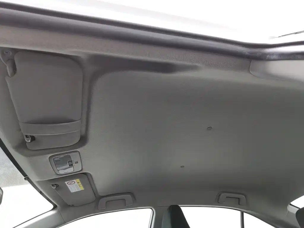 Toyota Yaris L — фото 14