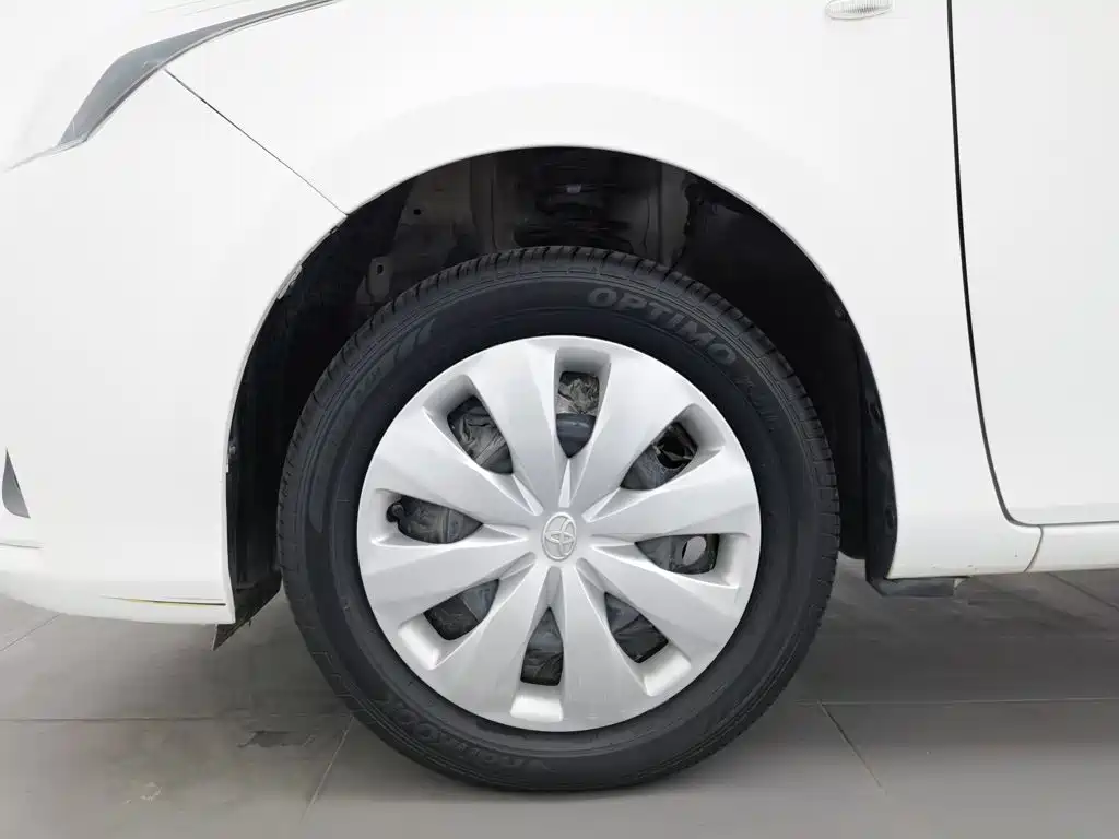Toyota Yaris L — фото 17