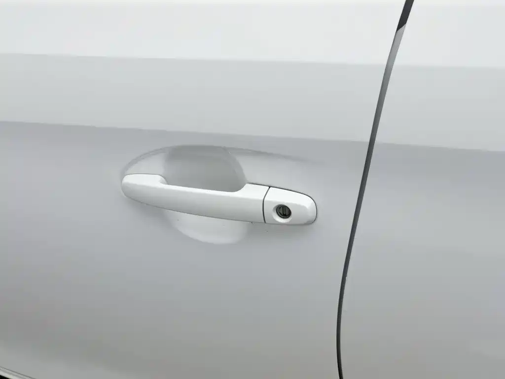 Toyota Yaris L — фото 18